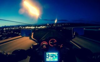 Как безопасно ездить на мотоцикле ночью?