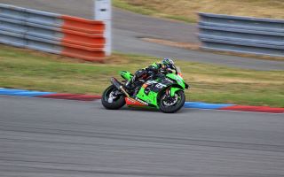 Мотоциклы Kawasaki – зеленый символ силы и скорости