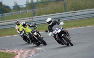 Поворот на мотоцикле – начните с точки входа в поворот